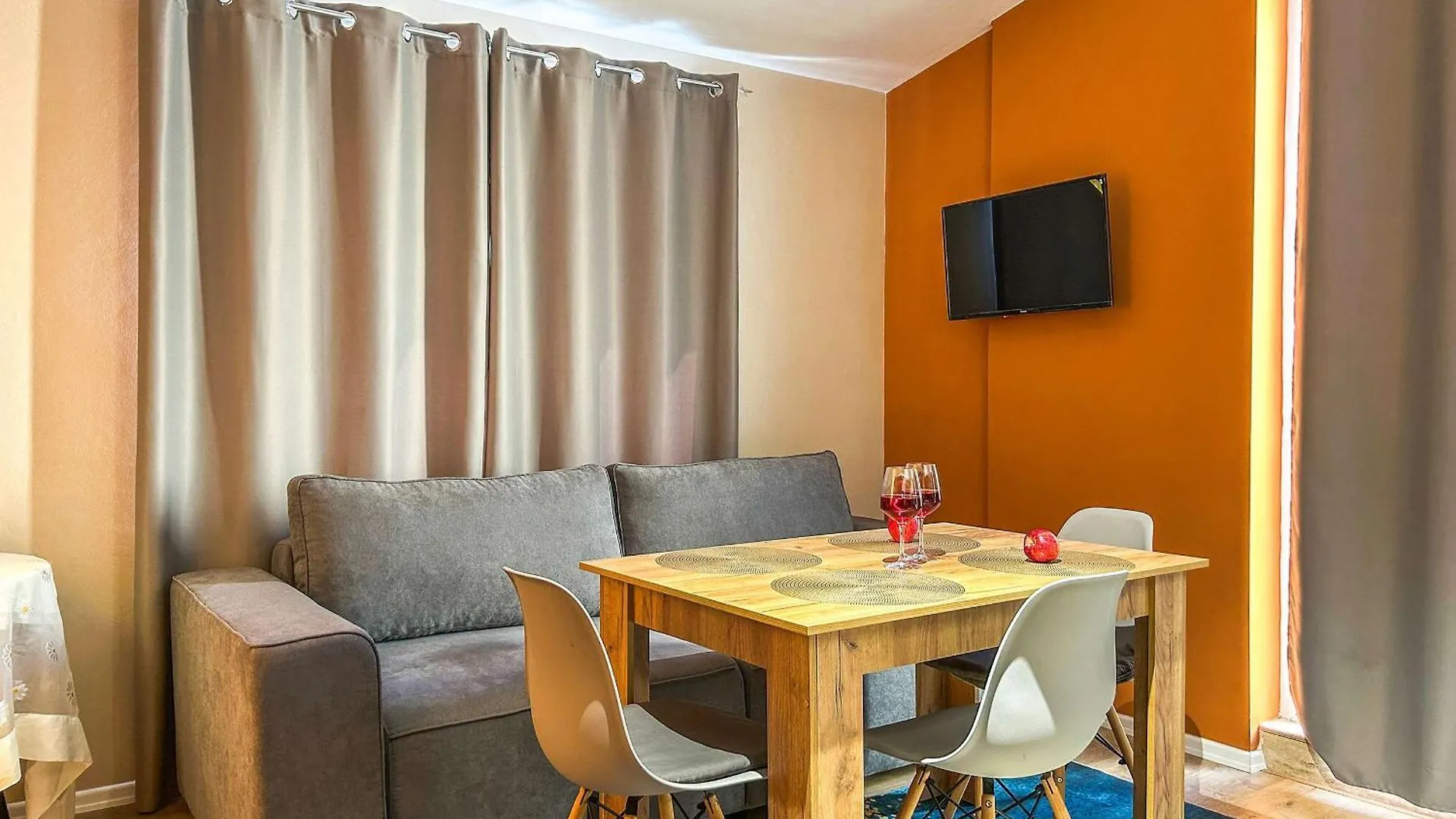 Apartment With A Terrace 1320 Durrës