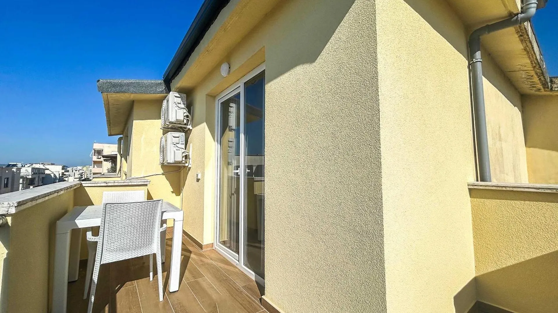 Apartment With A Terrace 1320 Durrës
