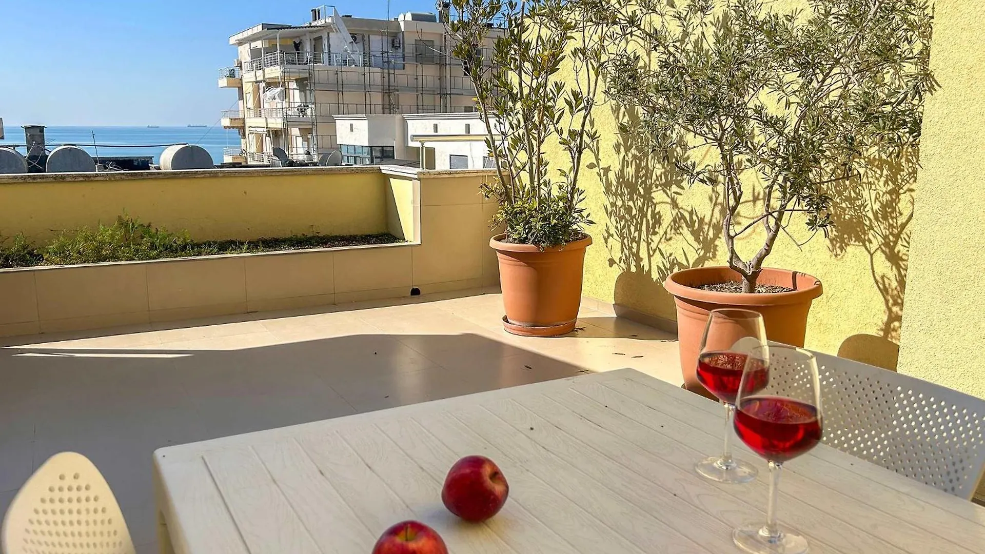 Apartment With A Terrace 1320 Durrës
