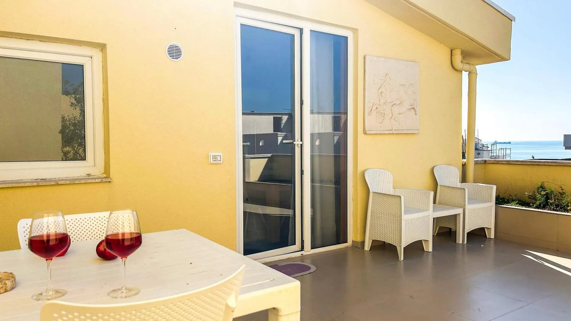 Apartment With A Terrace 1320 Durrës