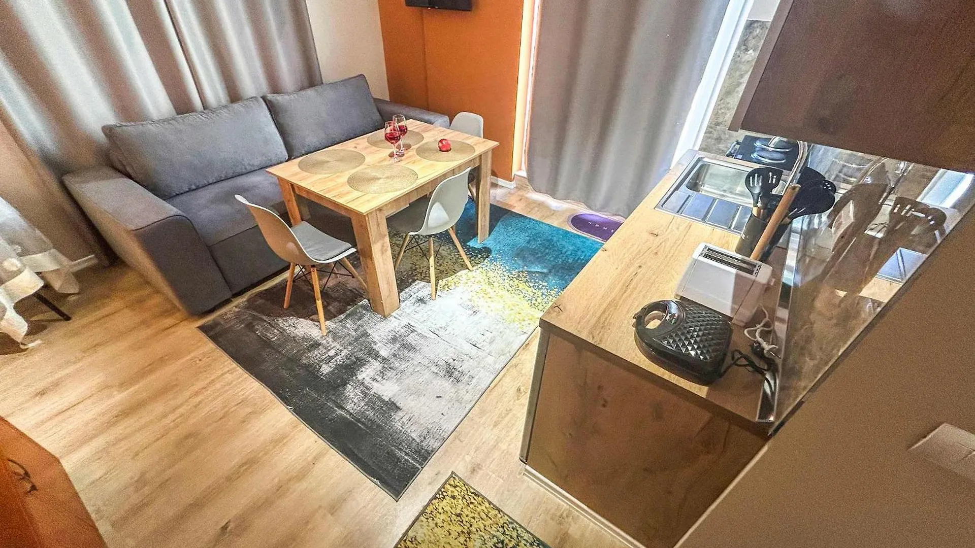 Apartment With A Terrace 1320 Durrës